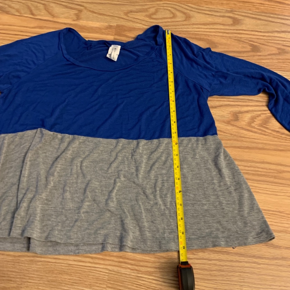 DISCREET Color Block Tee - Picture 8 of 8